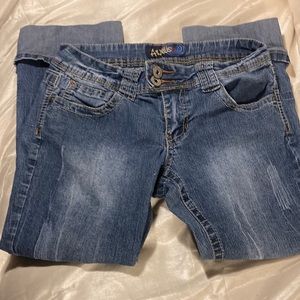 “Angel” Distressed Jean Capris size 7